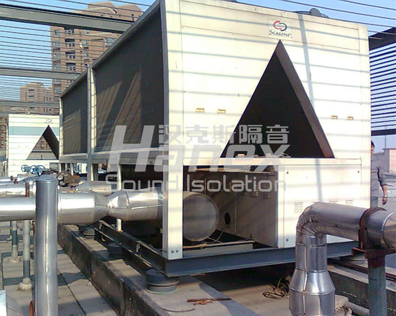 連城國際綜合樓屋面熱泵機組噪聲治理現(xiàn)場 連城國際綜合樓屋面熱泵機組噪聲治理現(xiàn)場